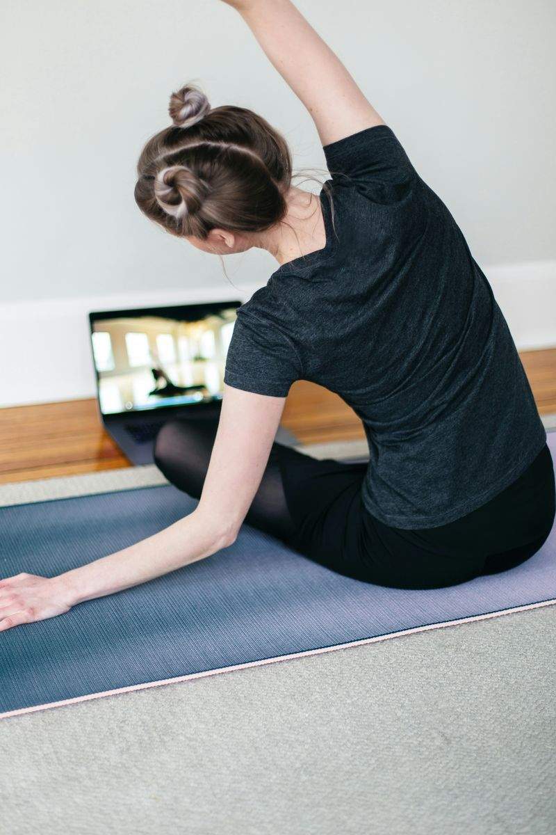 Sanft in den Frühling starten: Yoga für mehr Leichtigkeit